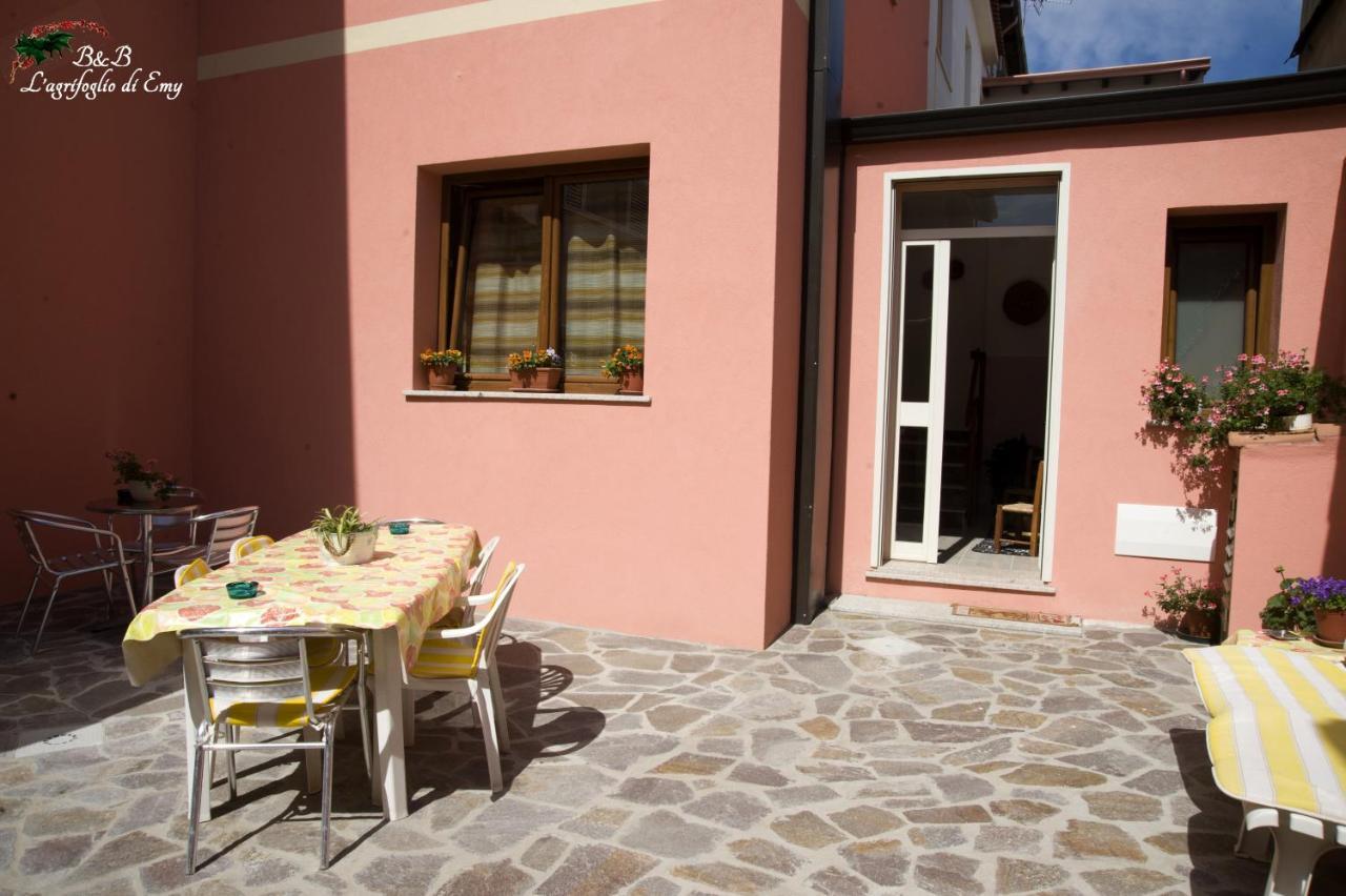 Bed and Breakfast L'Agrifoglio Di Emy Guspini Exterior foto