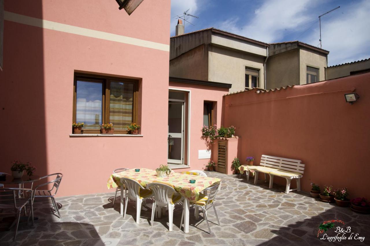 Bed and Breakfast L'Agrifoglio Di Emy Guspini Exterior foto