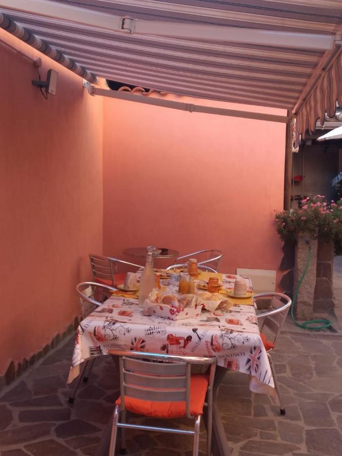 Bed and Breakfast L'Agrifoglio Di Emy Guspini Exterior foto